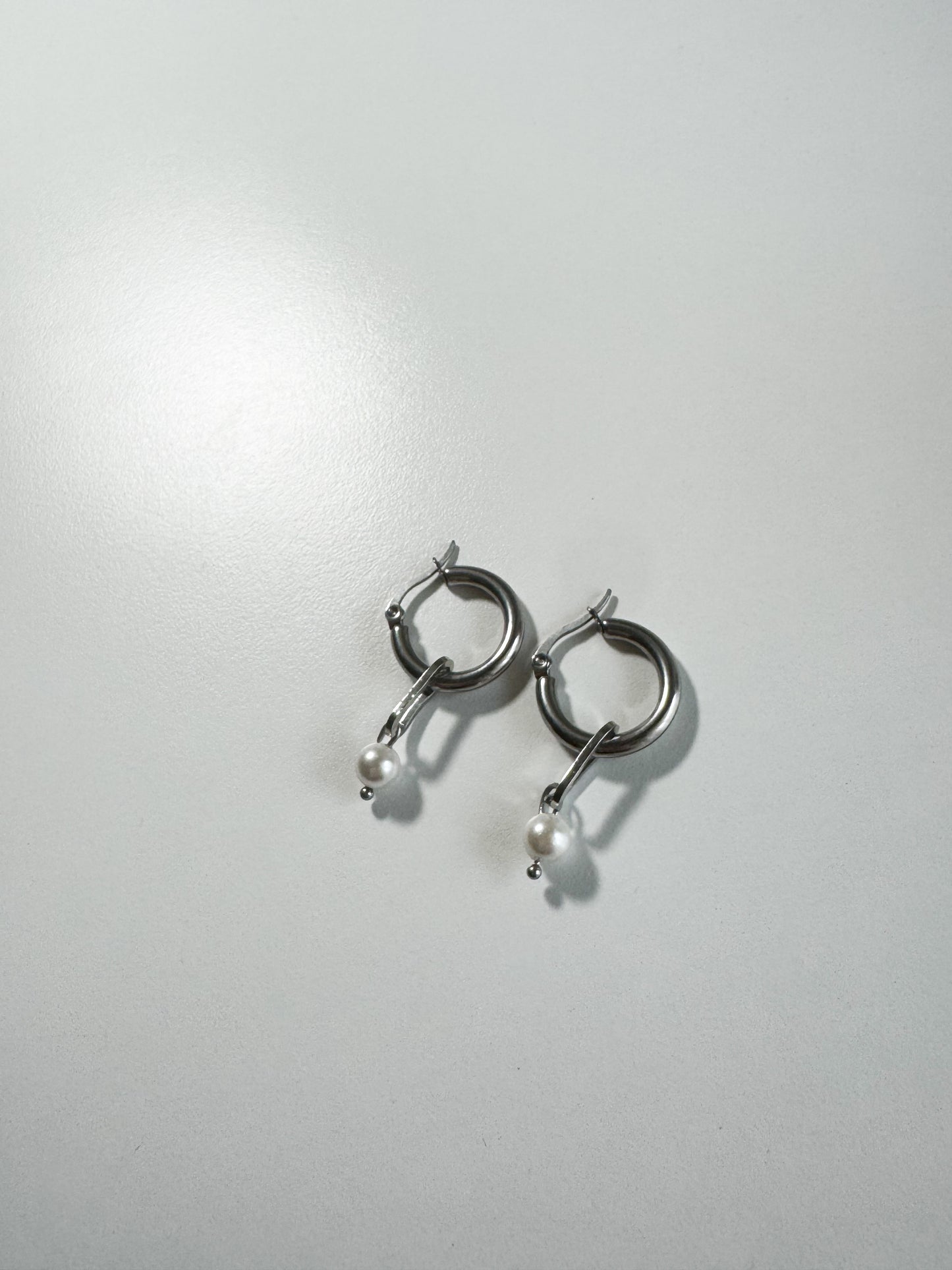 Orecchini madreperla( colore argento)