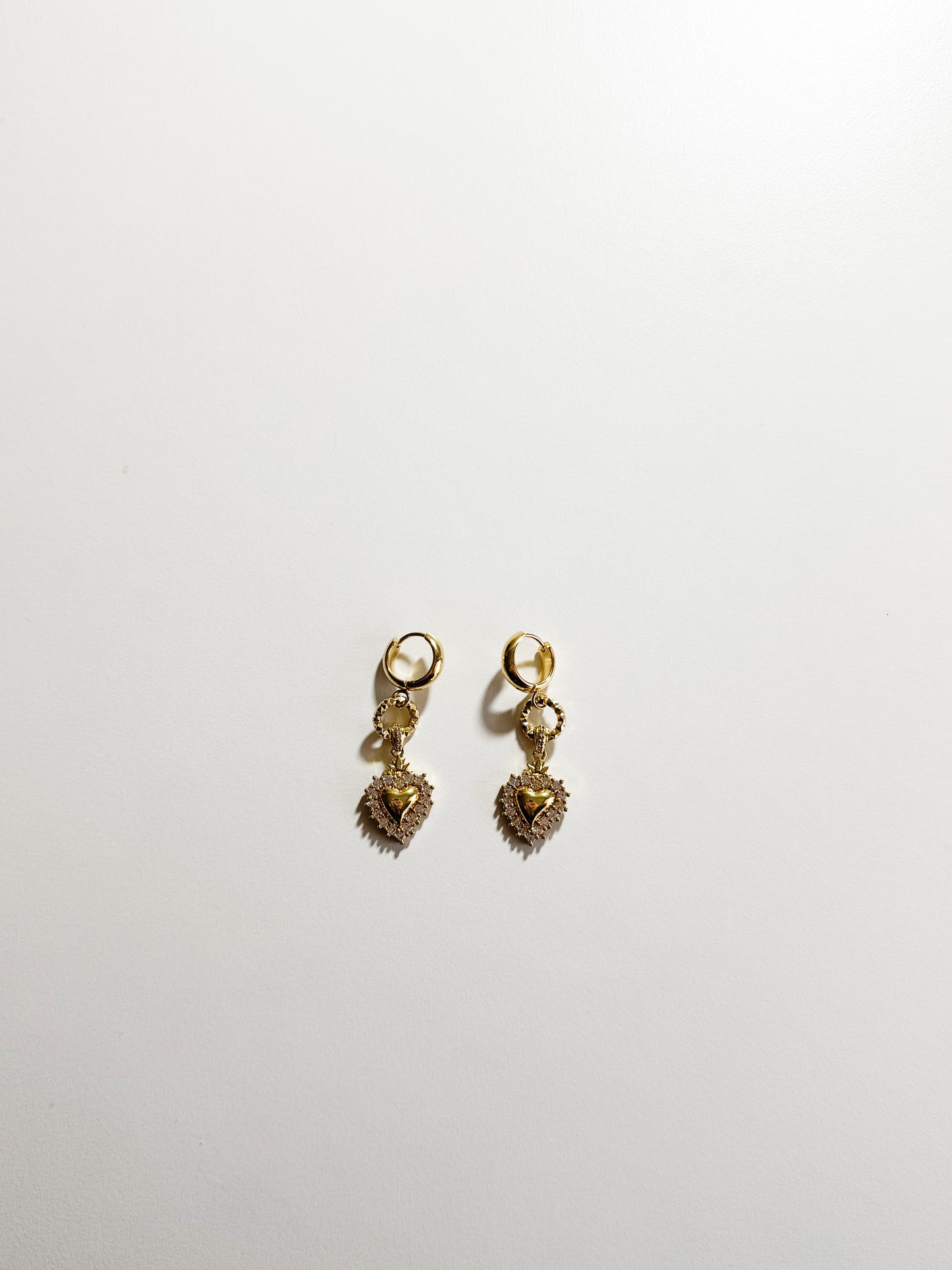 Orecchini con ciondolo cuore sacro