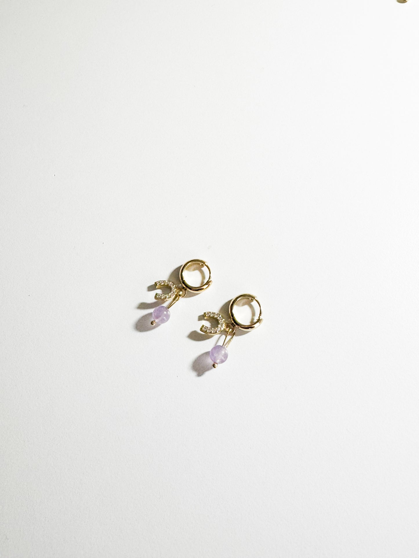 Orecchini ciondoli ferro di cavallo ed ametista