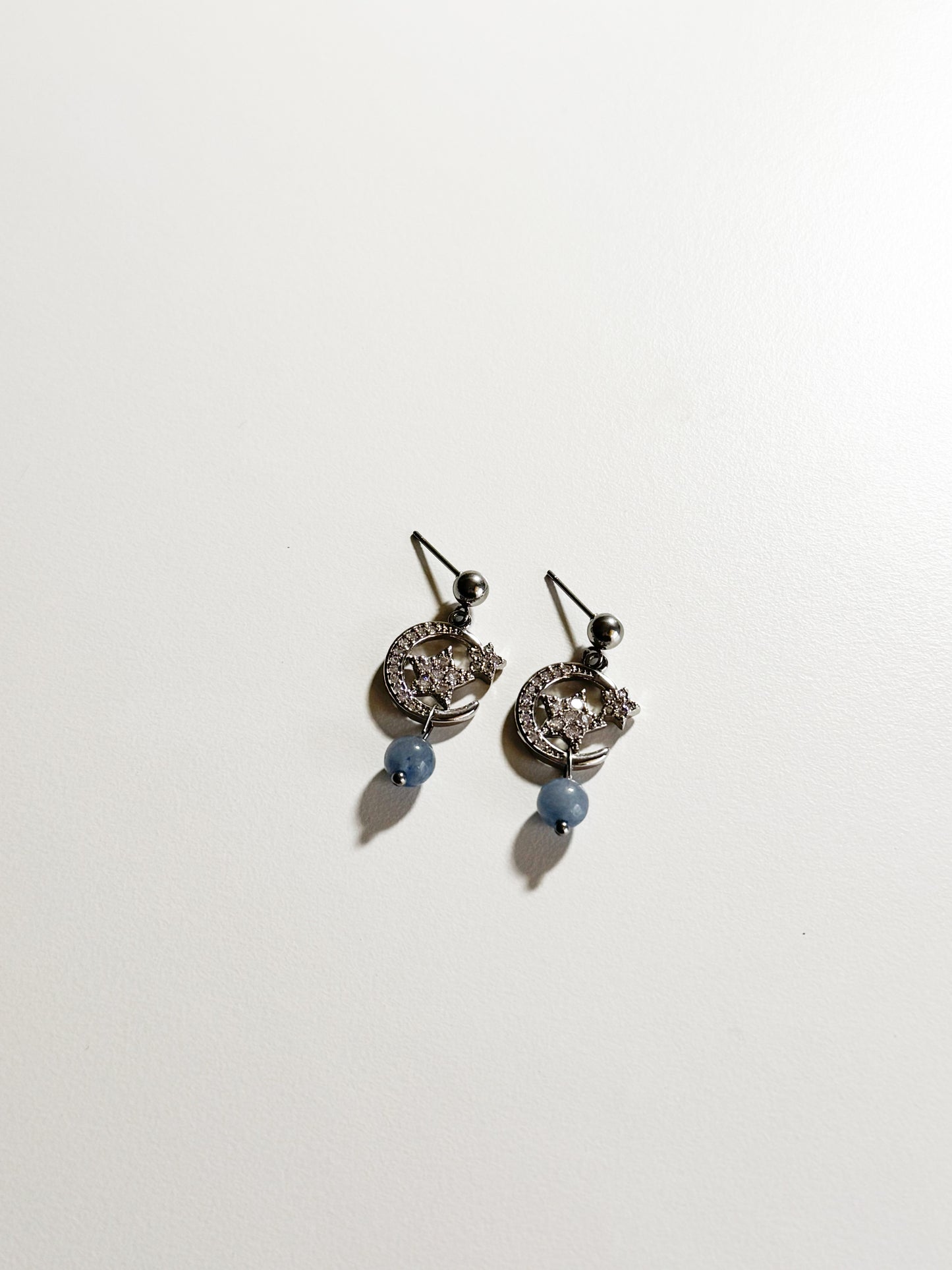 Orecchini luna e stella con avventurina blu