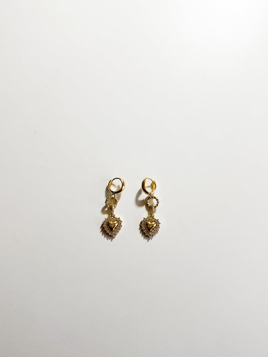 Orecchini con ciondolo cuore sacro