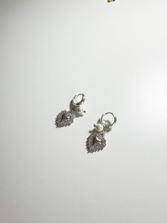 orecchini con ciondolo cuore sacro e madreperla