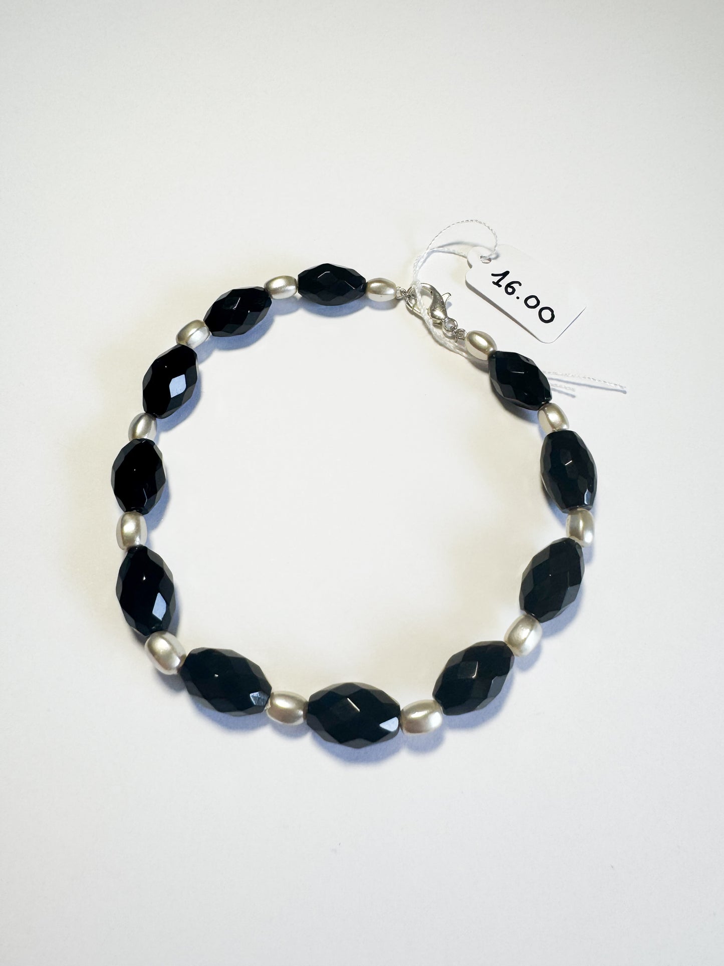 Bracciale con calcedonio nero e perle bohemian