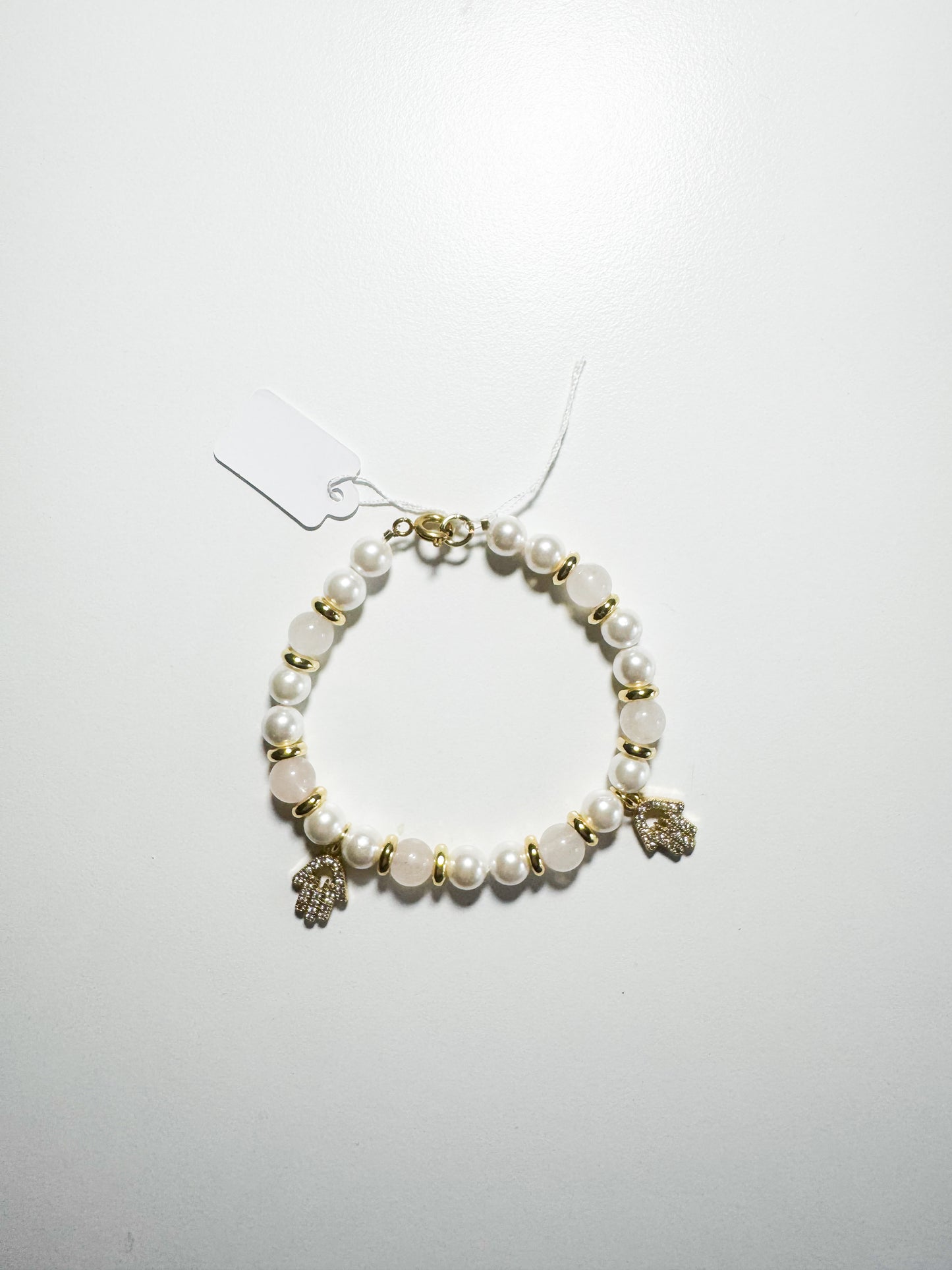 Bracciale con mano di fatima madreperle e quarzo rosa