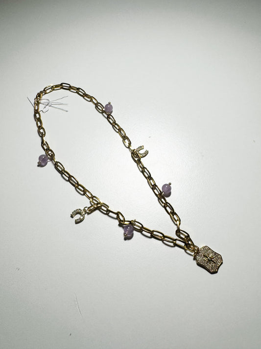 Collana con stella, ferro di cavallo e pietra ametista