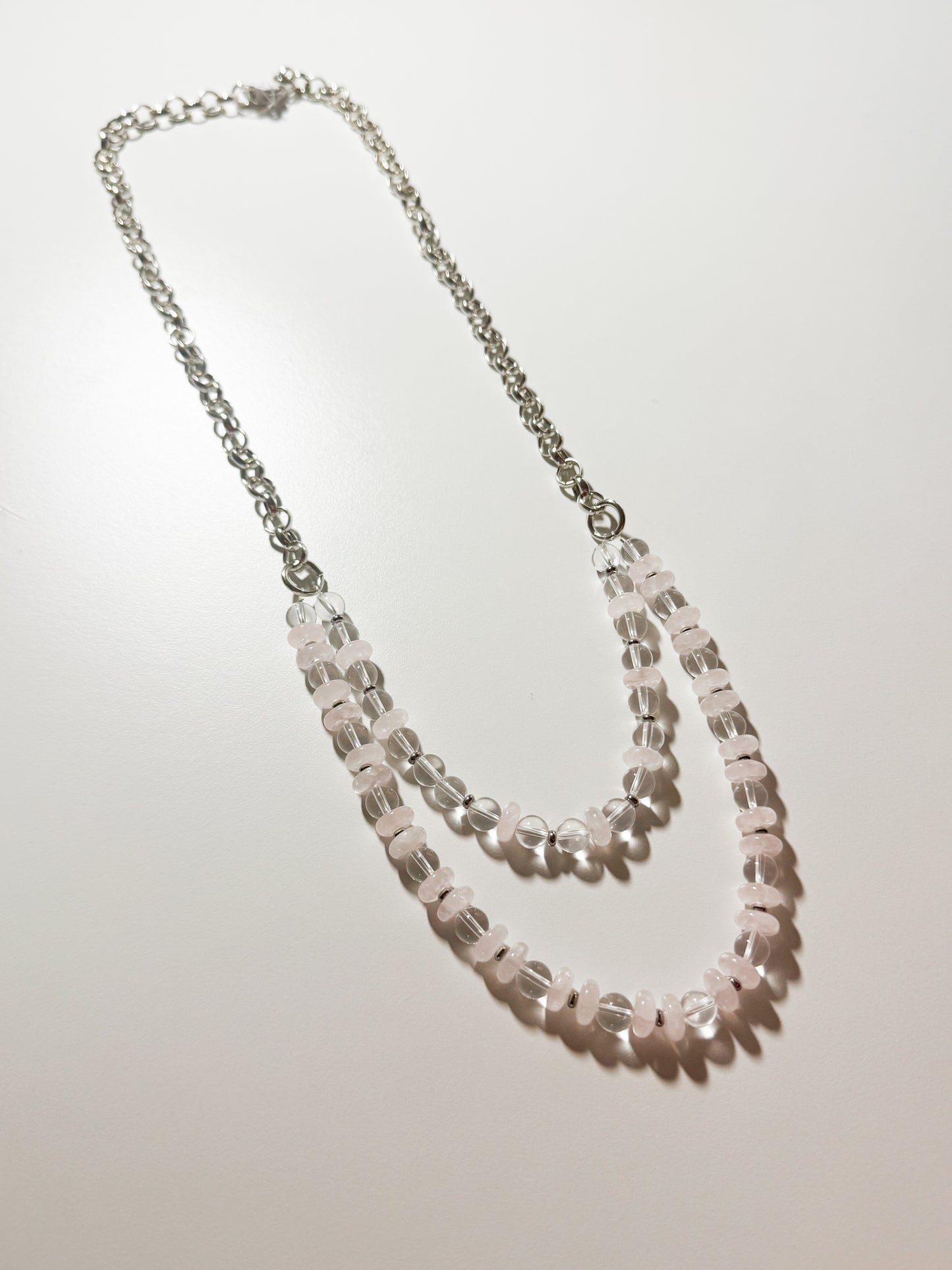 Collana con quarzo rosa e vetro liscio